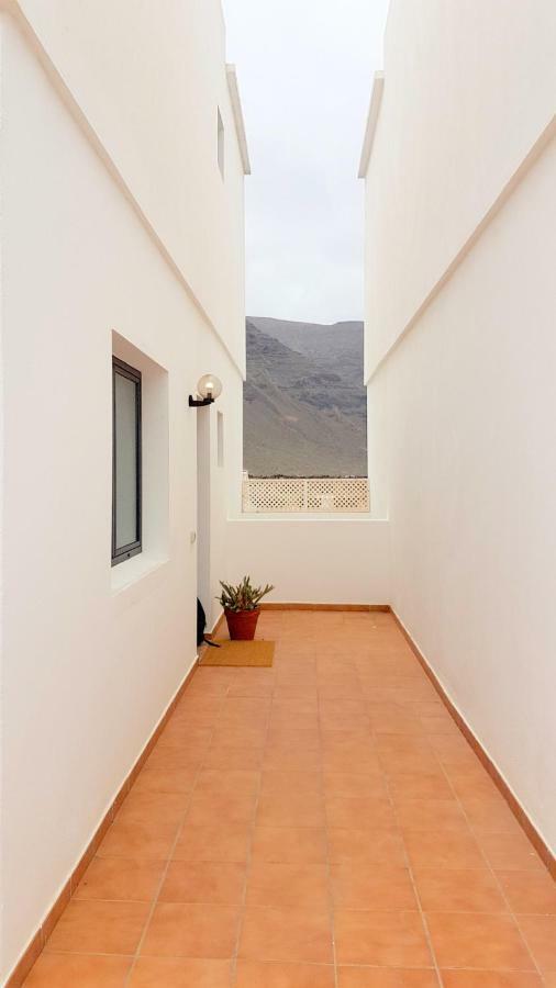The White House Villa Orzola Exterior foto