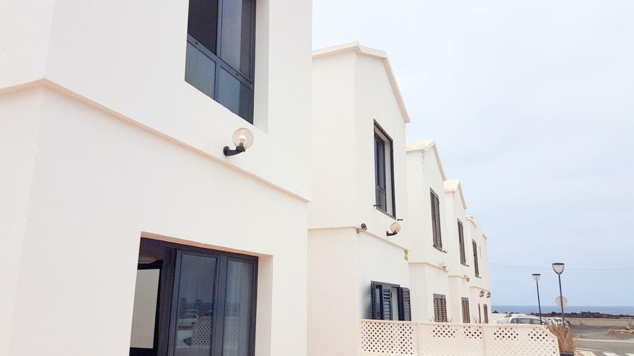 The White House Villa Orzola Exterior foto