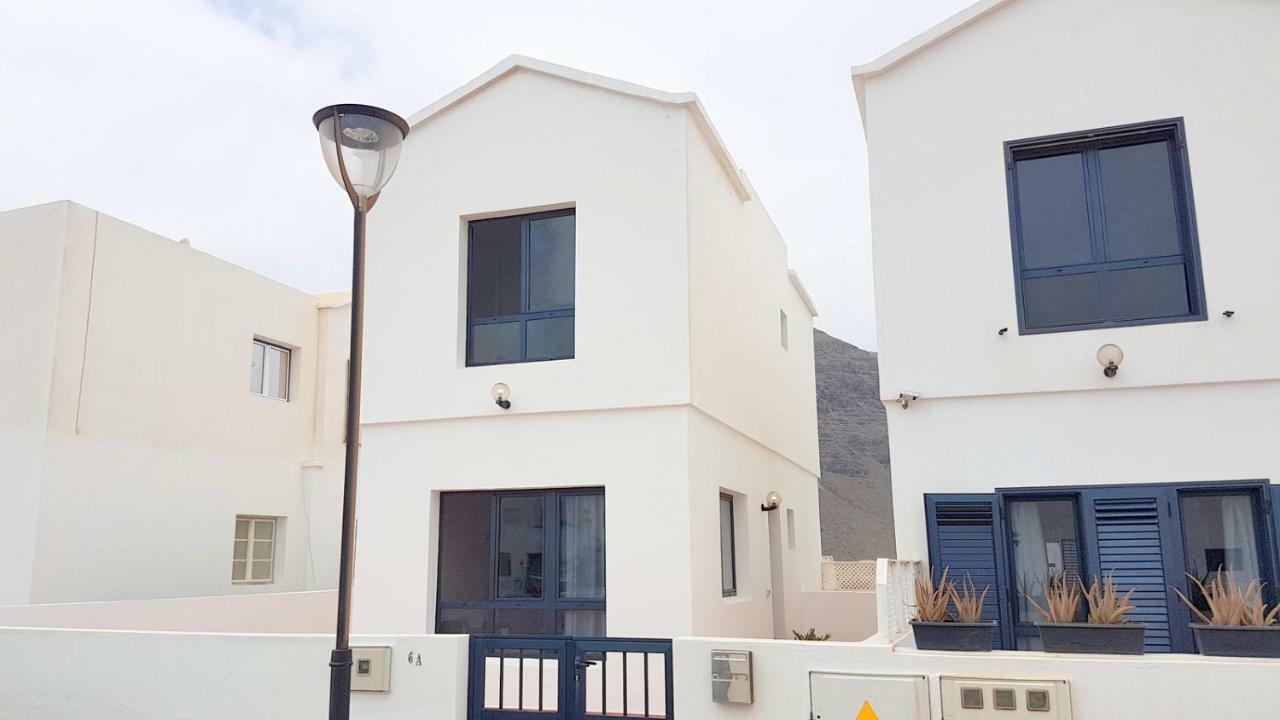 The White House Villa Orzola Exterior foto